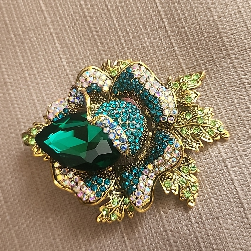 New Multi Rhinestone Flower Brooch - Picture 2 of 12